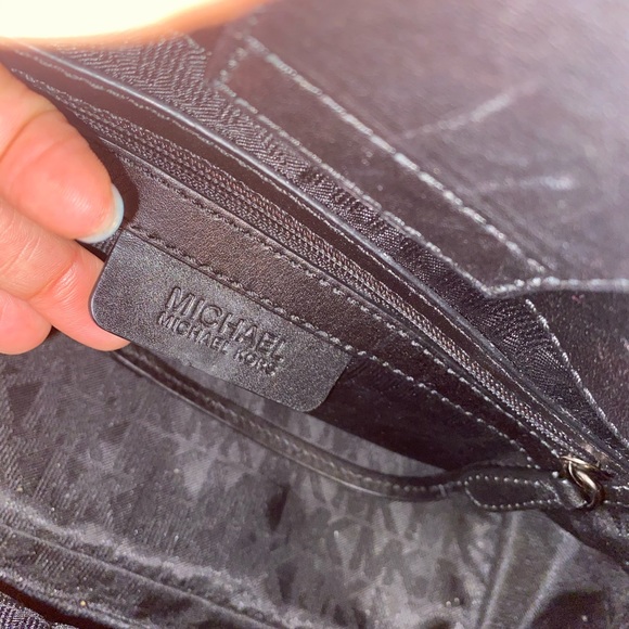 Michael Kors black purse - Picture 7 of 7